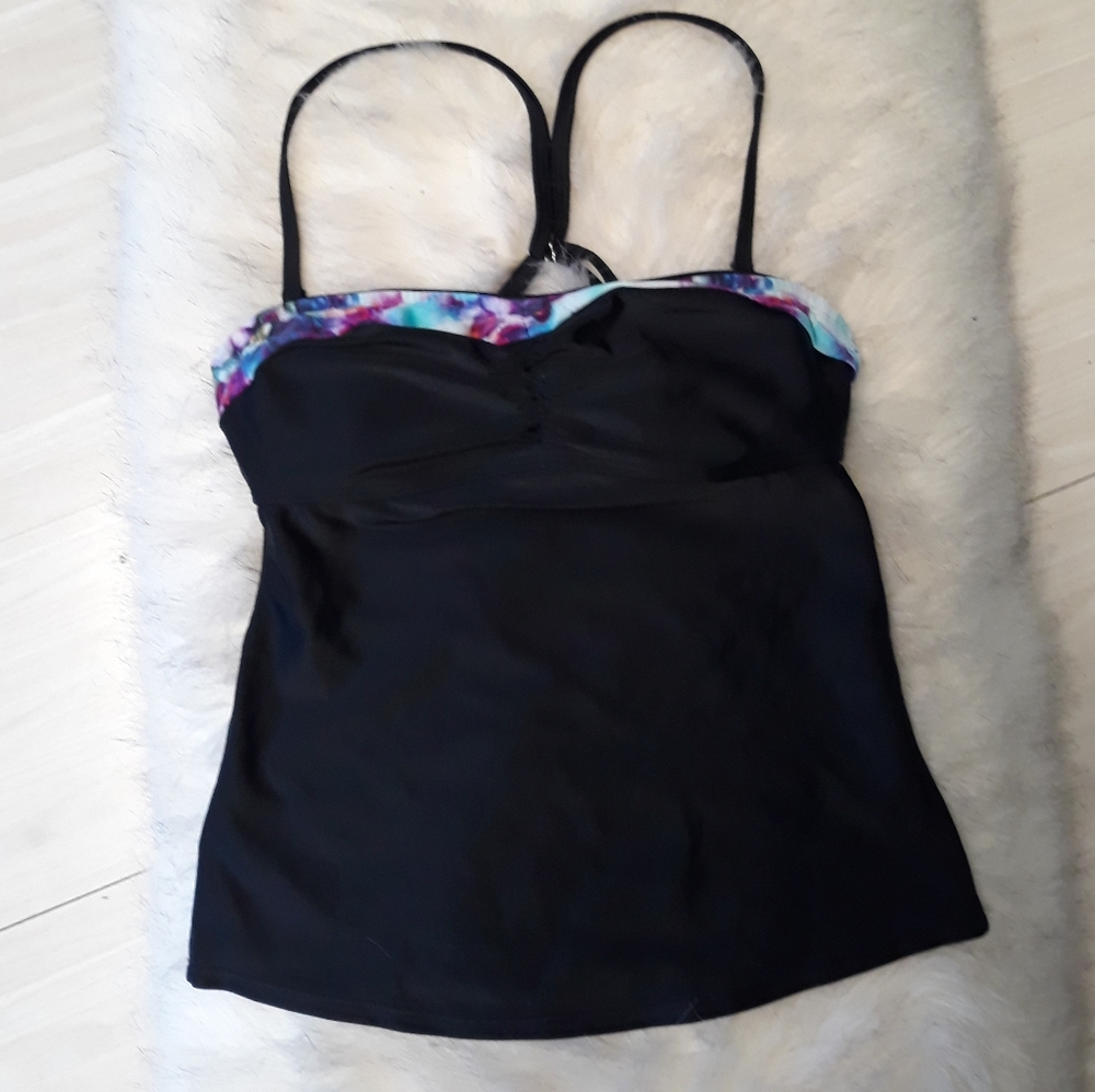 Athleta black swim top in sz 32 B / C